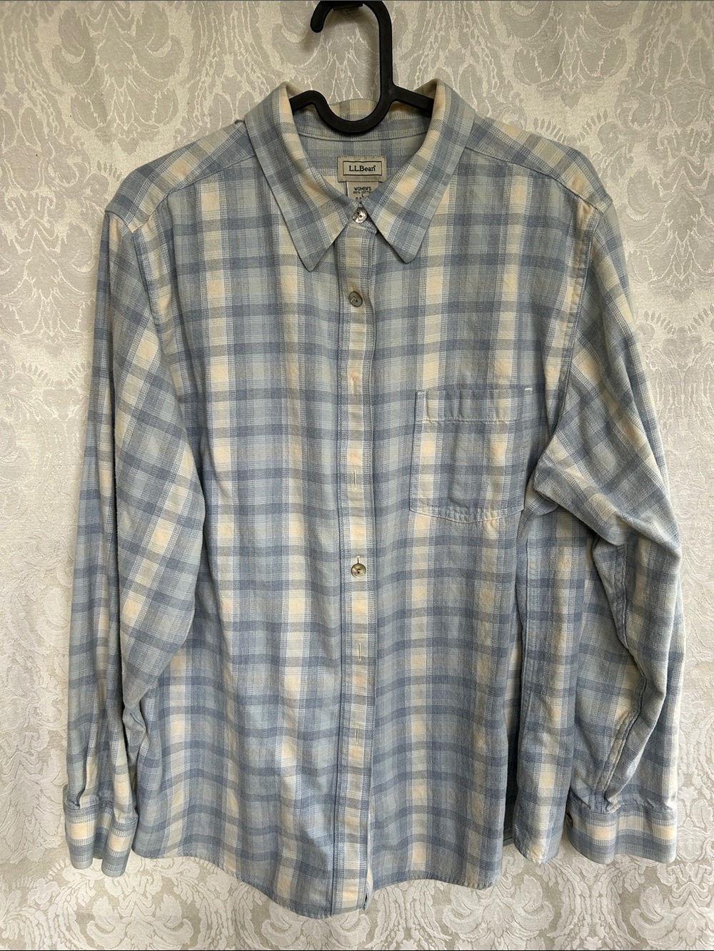 Women’s L.L. Bean Light Blue and Cream PlaidButton-Down Shirt 100% cotton L